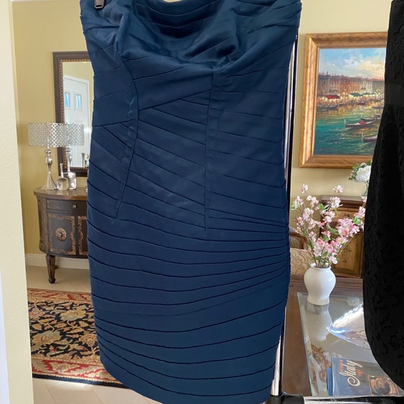 Dresses - Picture 10 of 15